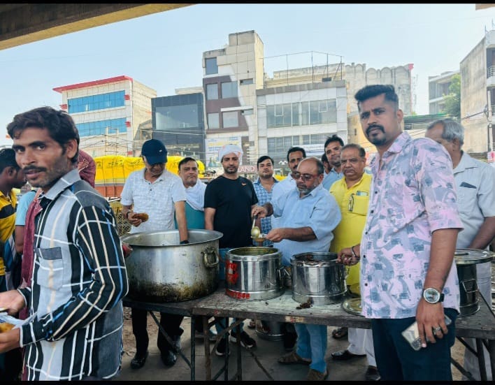 करुणामाई संस्था द्वारा सर्वपितृ अमावस्या पर 457 लोगों की आत्मा की शांति हेतू विशाल भंडारे का हुआ आयोजन