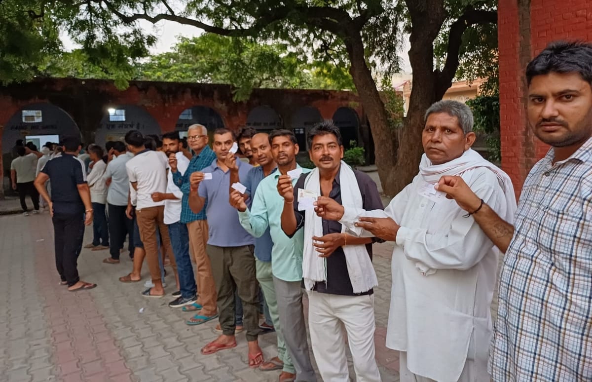 जिला में शांतिपूर्ण तरीके से संपन्न हुआ मतदान : जिला निर्वाचन अधिकारी डा. हरीश कुमार वशिष्ठ